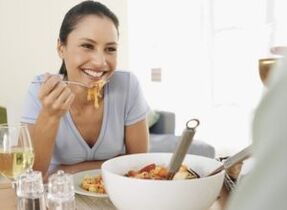 หญิงสาวกิน