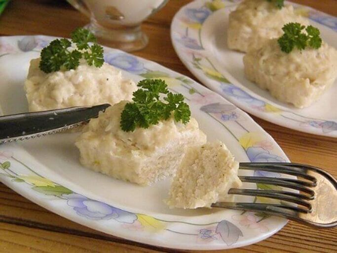 ไข่เจียวไข่นึ่งรวมอยู่ในอาหารสำหรับตับอ่อนอักเสบ
